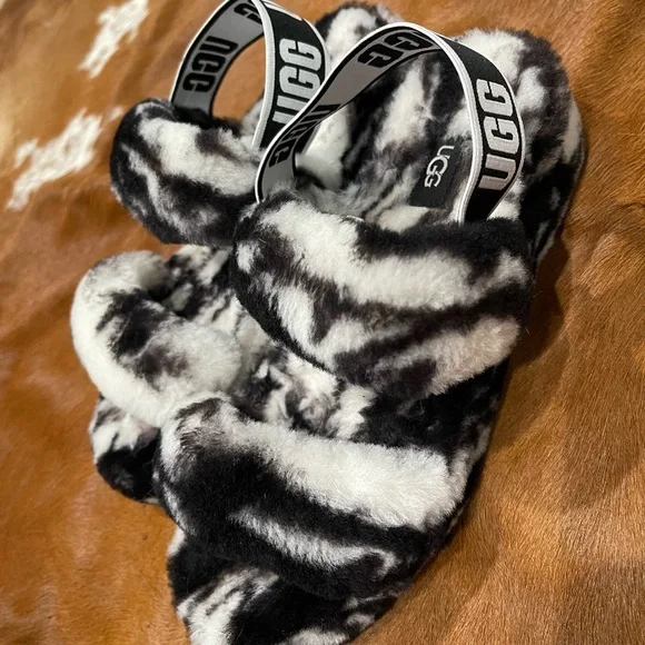 Brand new UGG Sandal slippers. - Picture 3 of 4